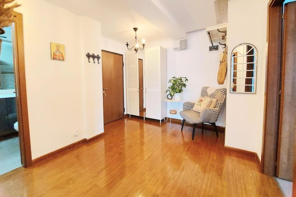 Cosy Boutique 61 Sqm Apartment - Private Parking - Ten Blocks Residence 부쿠레슈티 외부 사진