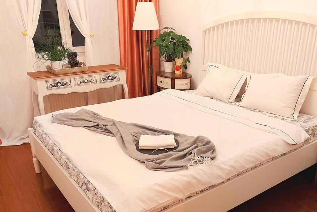 Cosy Boutique 61 Sqm Apartment - Private Parking - Ten Blocks Residence 부쿠레슈티 외부 사진
