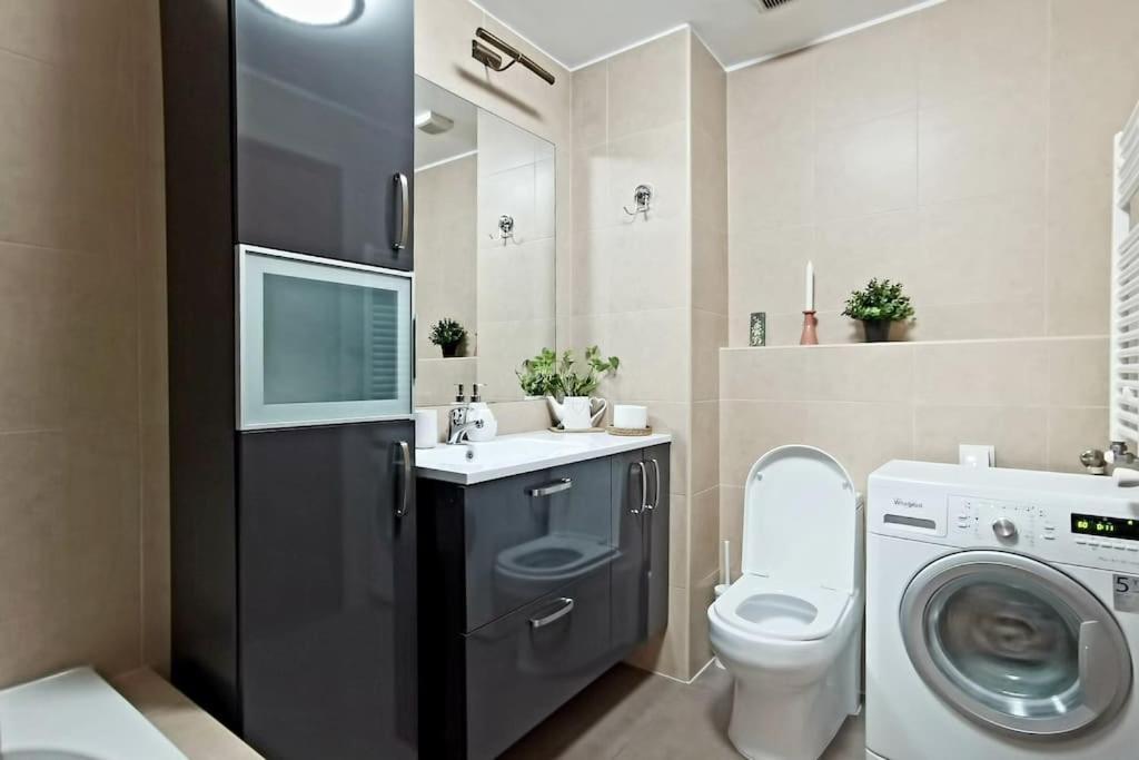 Cosy Boutique 61 Sqm Apartment - Private Parking - Ten Blocks Residence 부쿠레슈티 외부 사진