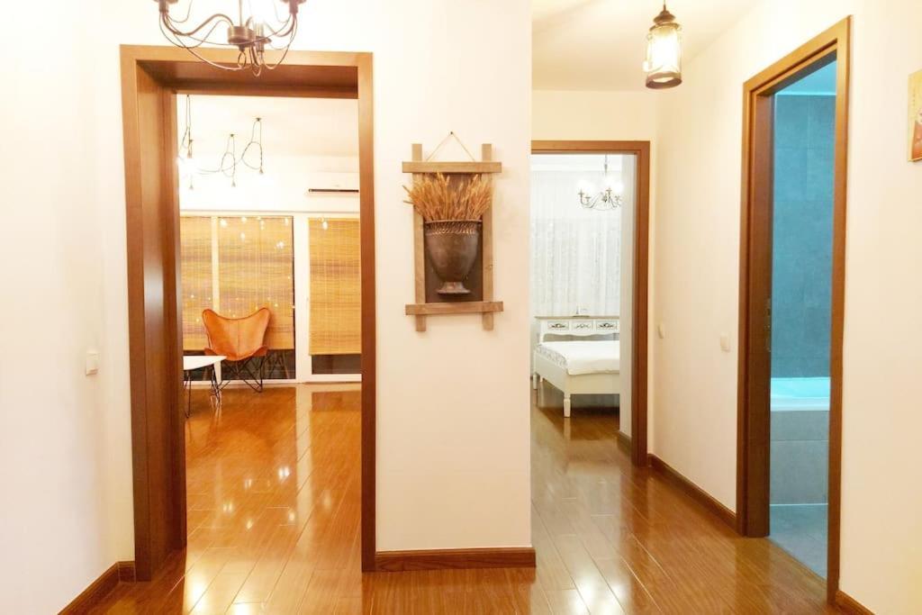 Cosy Boutique 61 Sqm Apartment - Private Parking - Ten Blocks Residence 부쿠레슈티 외부 사진